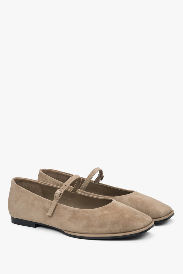 Women's ballet flats in a nude shade, made of exceptionally soft natural velour leather.