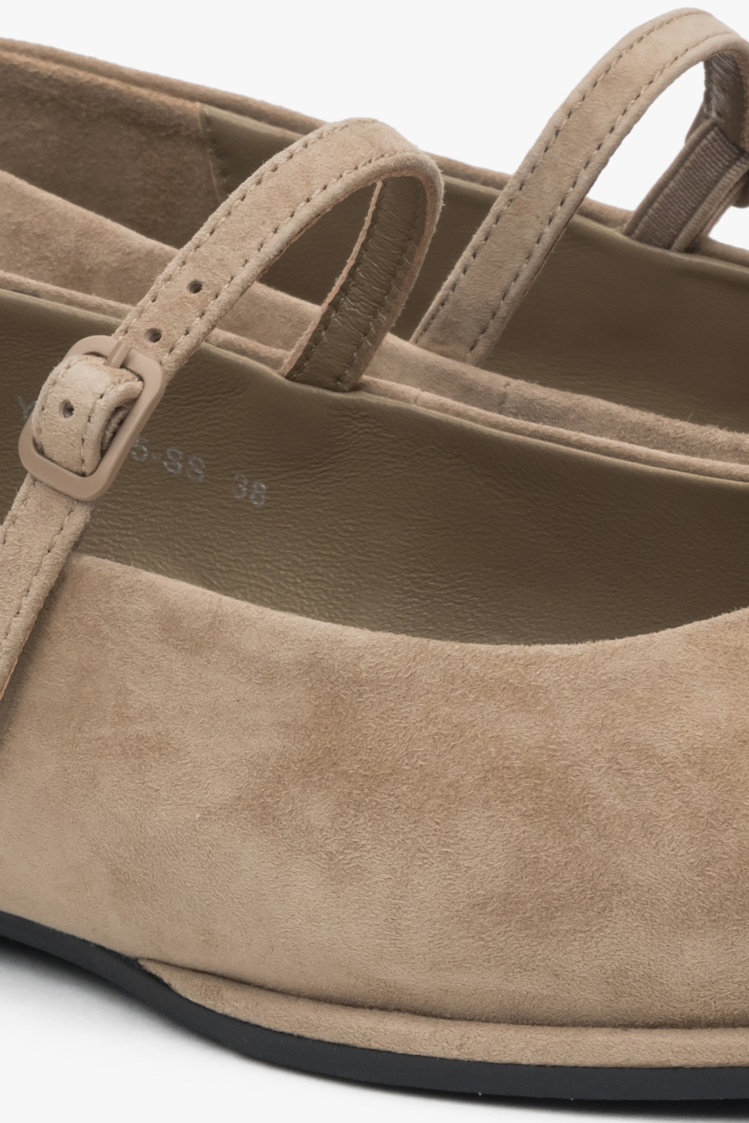 Beige ballet flats with a velour finish, made from soft natural leather.