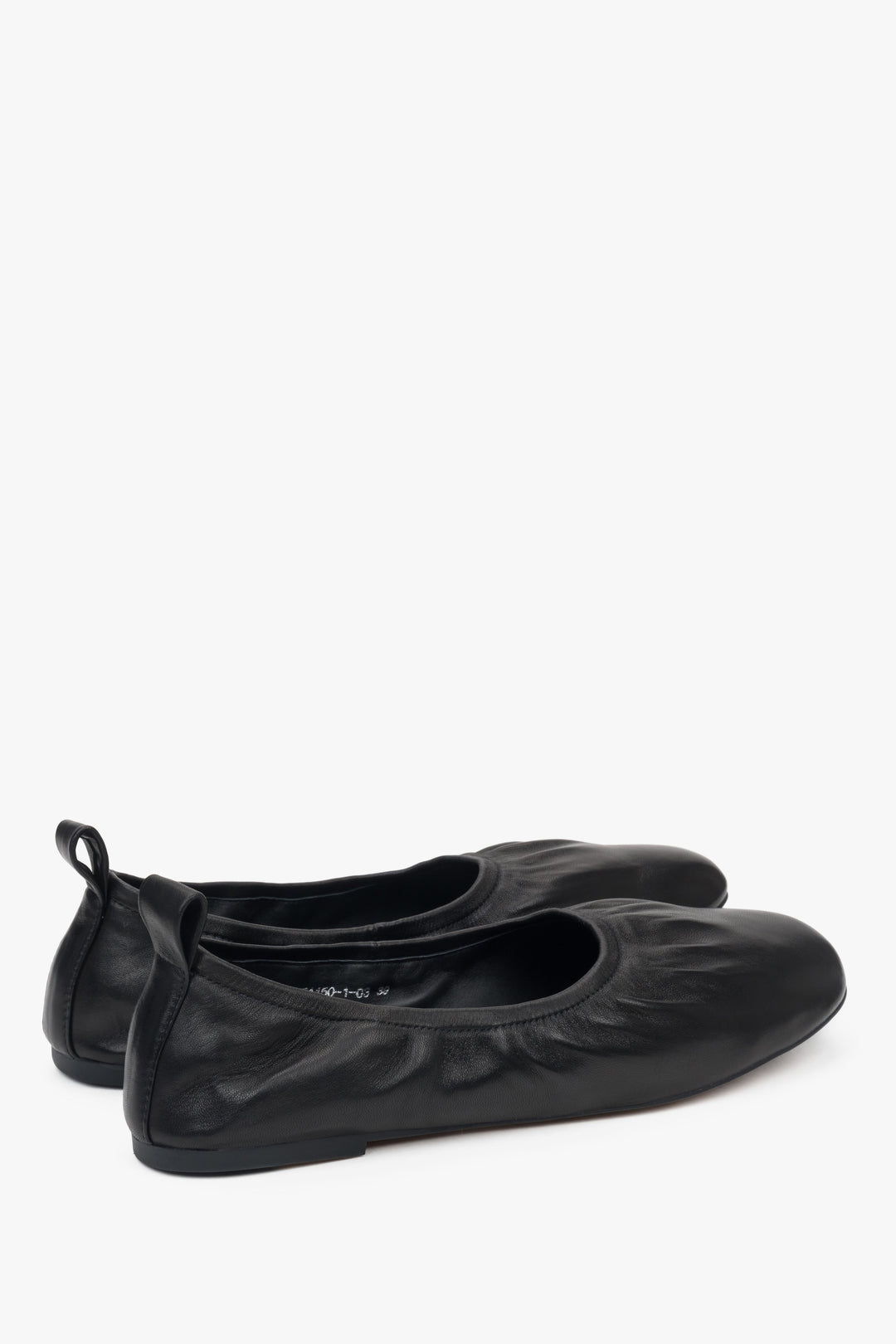 Estro black leather ballerinas for women.