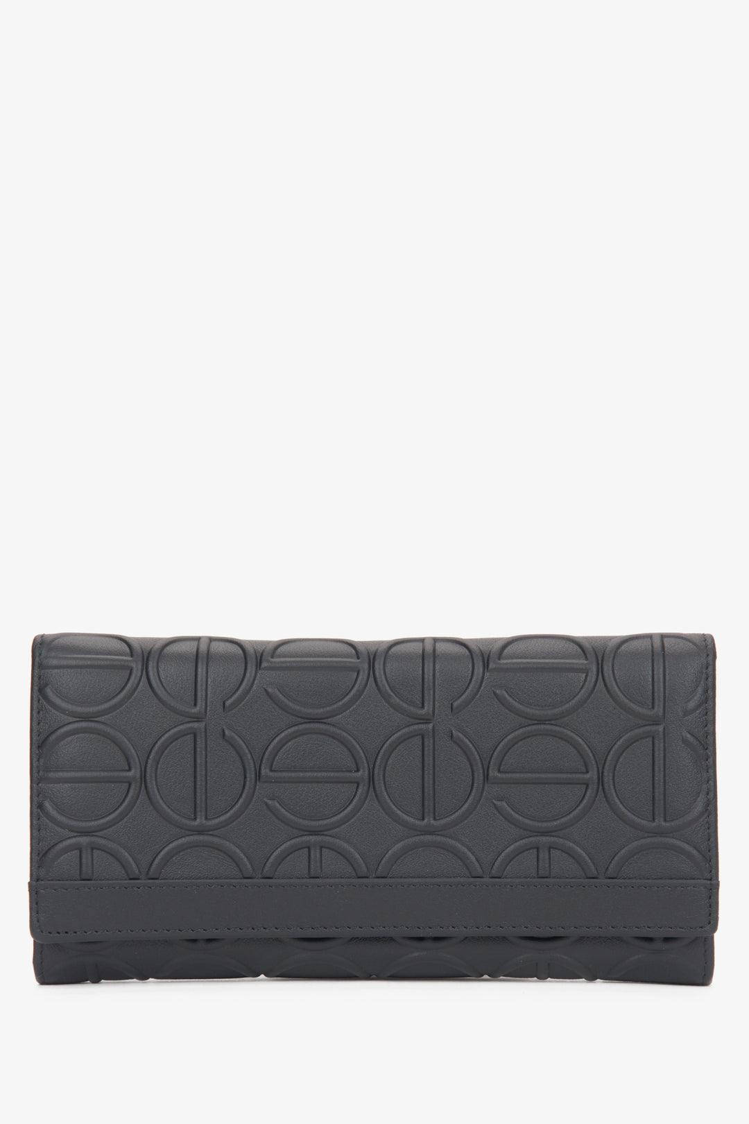 Women's continental wallet in black leather by Estro.