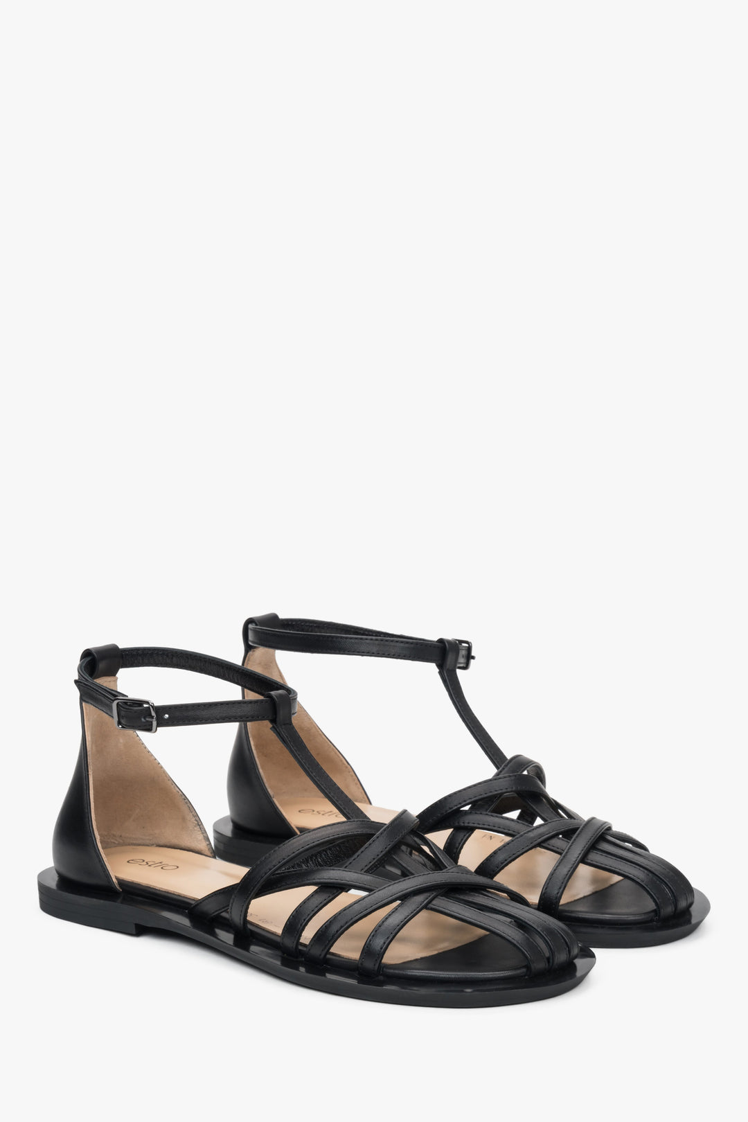 Classic and durable women's black leather fisherman sandals from Estro, perfect for everyday wear.