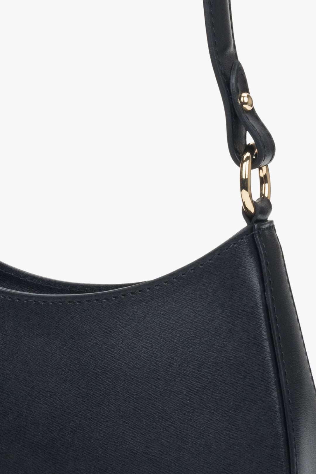 A Timeless Women's Black Shoulder Bag in Italian Genuine Leather.