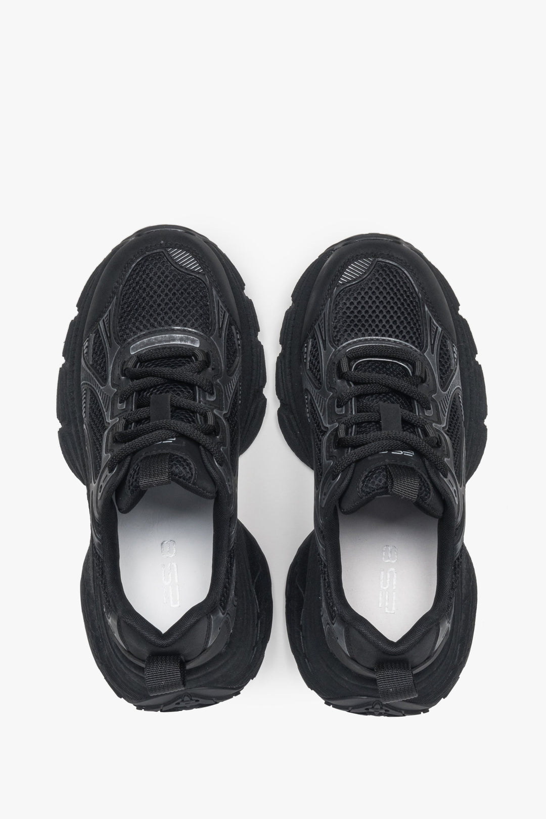 Lightweight black athletic sneakers for women, ES8, fusing the support of eco-leather with the breathability of mesh.