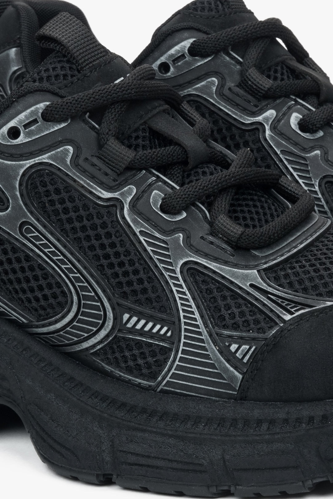 Black sporty low-top sneakers, made with eco-leather and mesh, ES8.