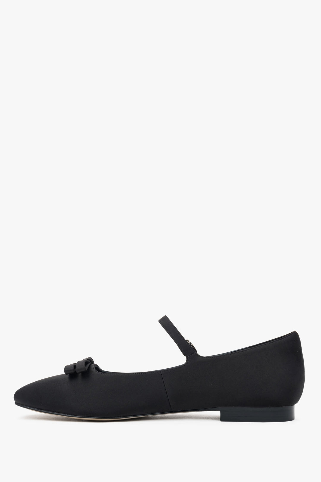 Women's ballet flats in black textile with buckle.