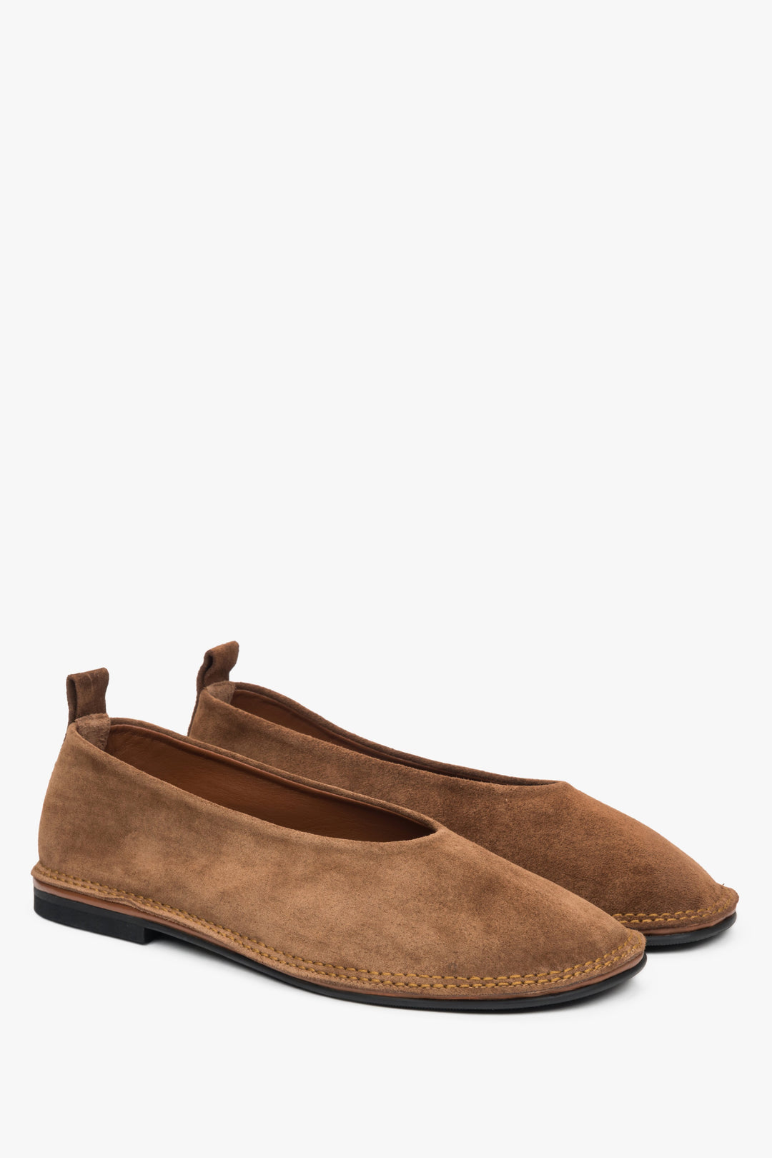 Comfortable and stylish women's ballet flats from Estro, crafted in soft brown velour for a touch of luxury.