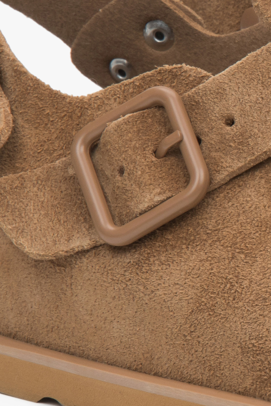 Women's clog sandals in brown velour by Estro - details.