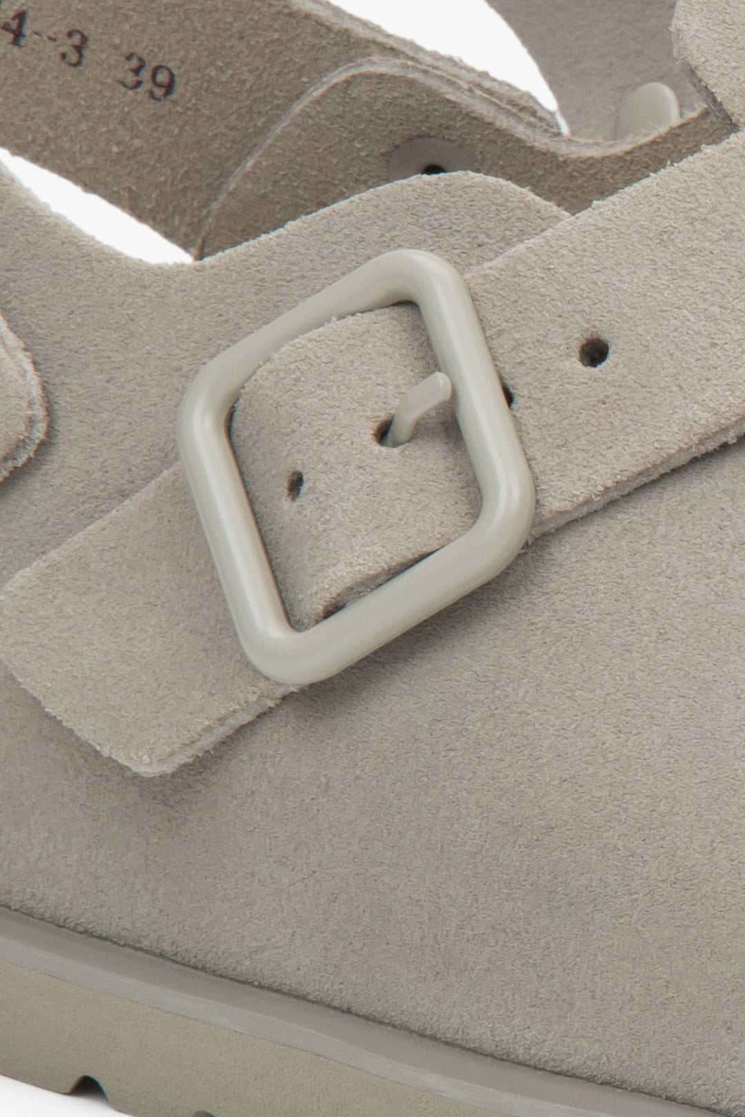 Estro light grey velour clogs for women - details.