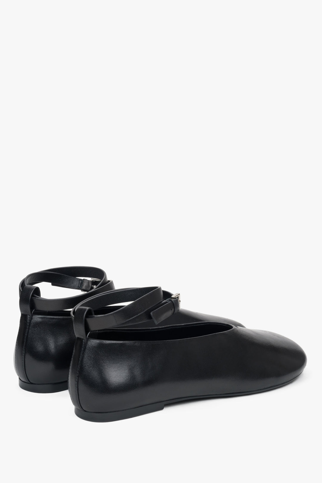 Elegant black ballerina flats with ankle strap in soft leather Estro.