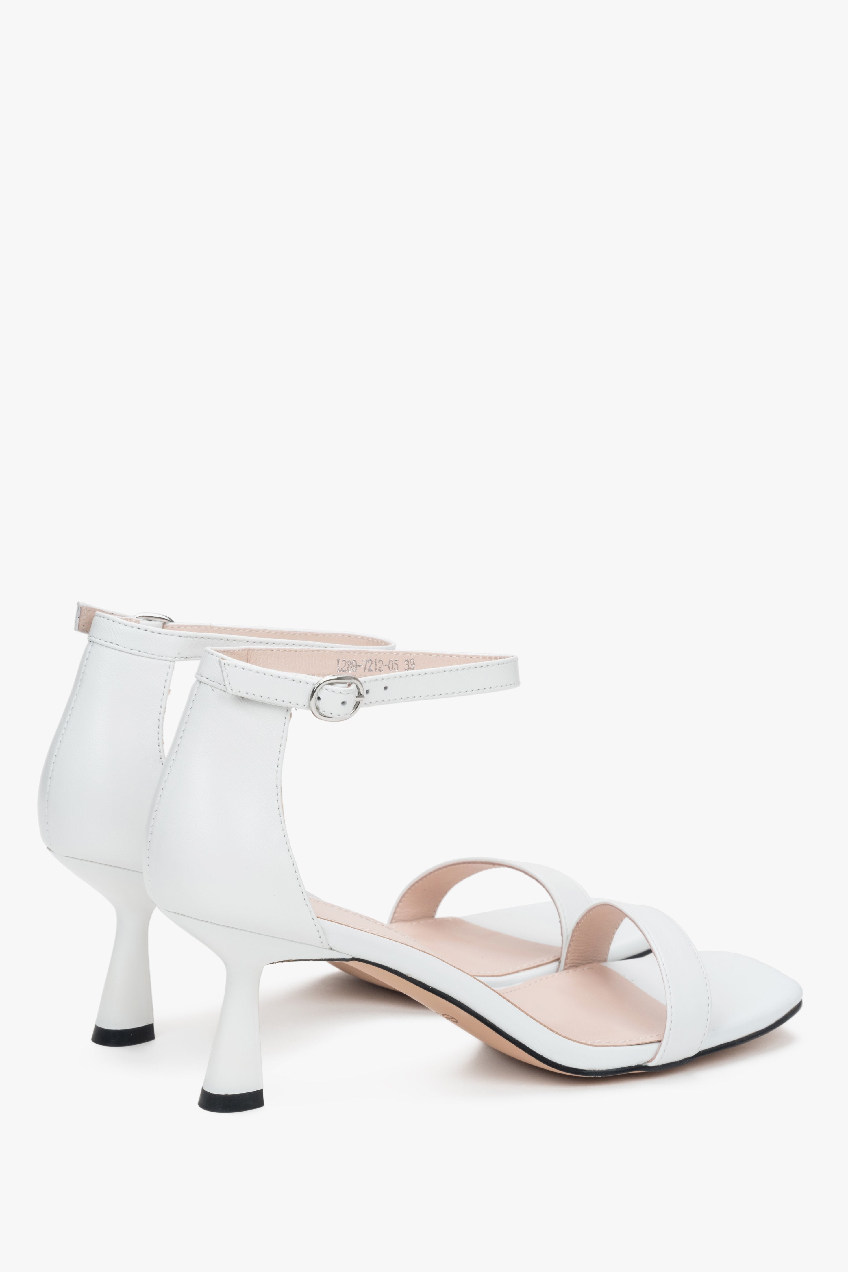 White leather sandals with a sturdy funnel heel from Estro.