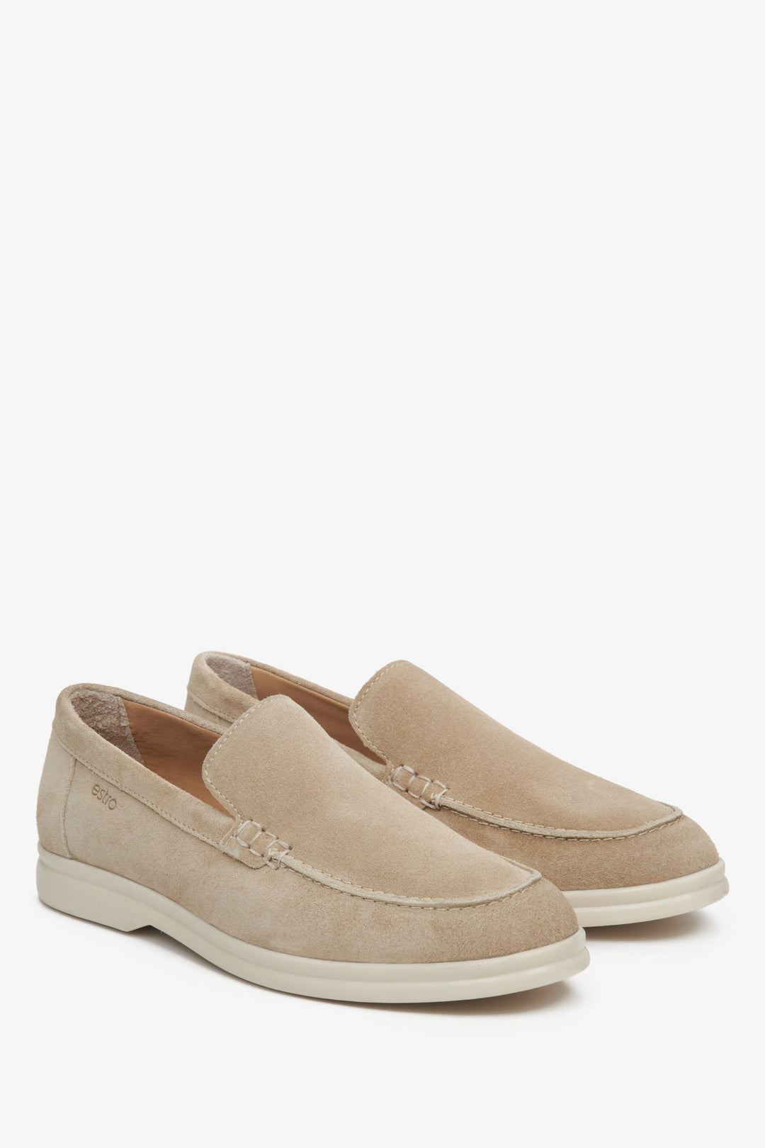 Women's velour loafers in beige by Estro - presentation of the sideline and white sole.