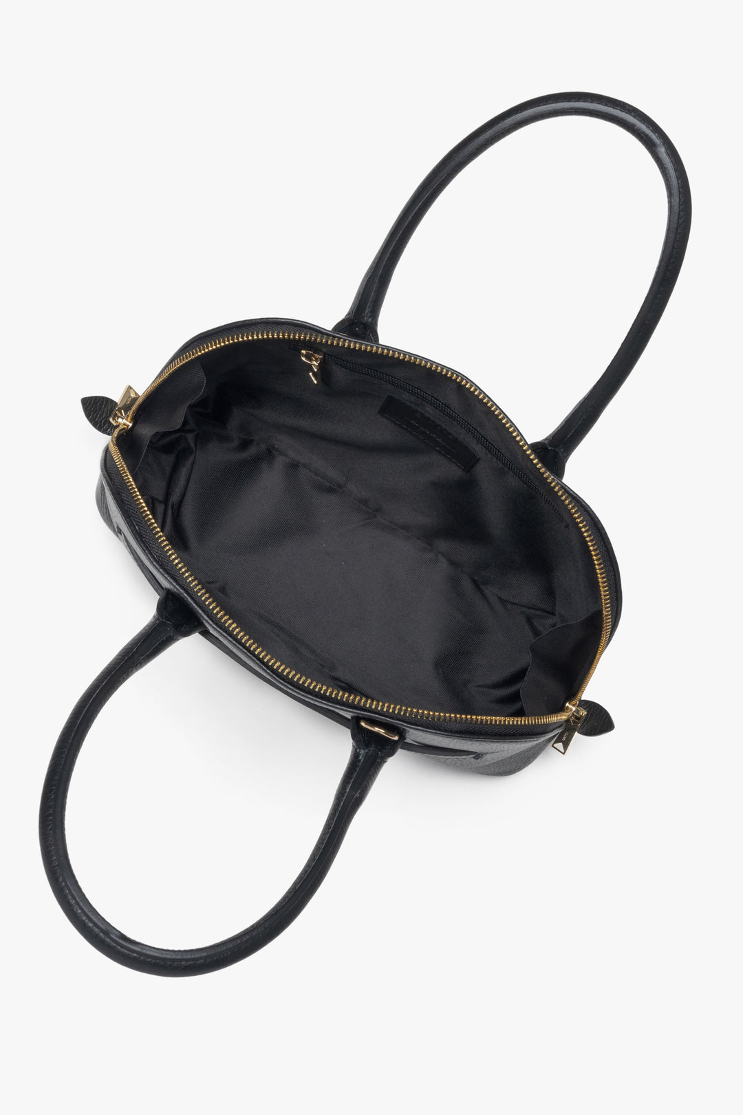 Black Estro shoulder bag made of genuine Italian leather.