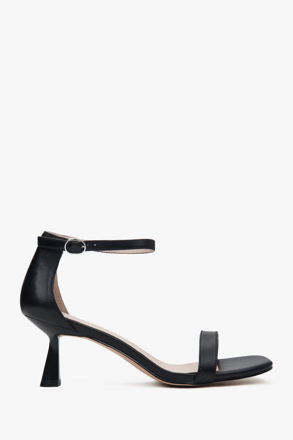 Women's Black Leather Sandals with a Comfortable Funnel Heel Estro ER00116985.