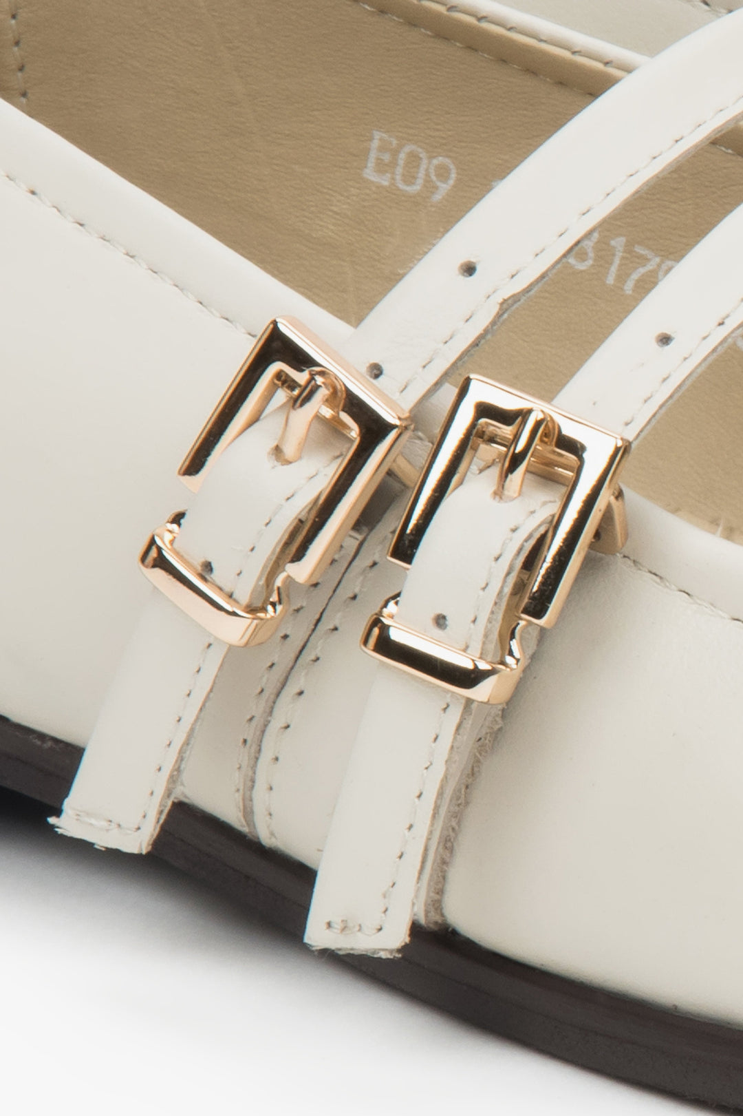 Women's white leather ballerinas - close-up on the buckle.