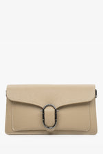 Women's beige shoulder bag by Estro with gold accents.