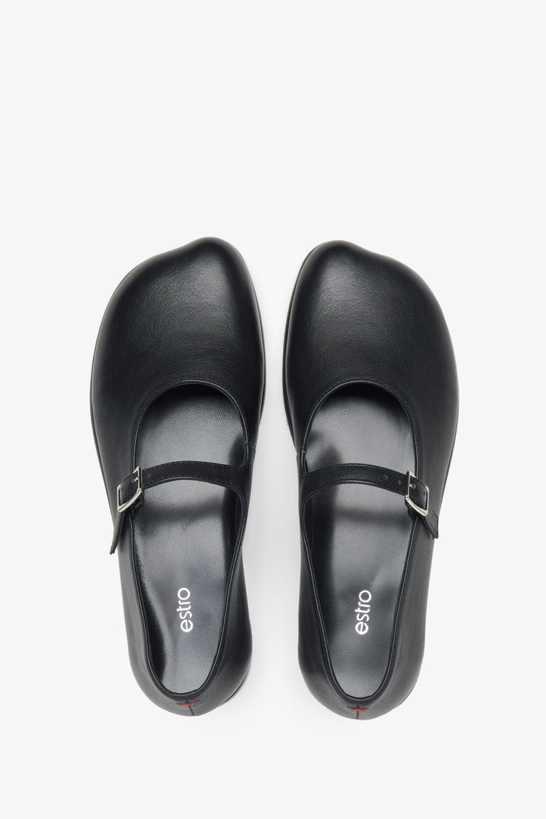 Women's black leather ballerinas by Estro - top view of the model.