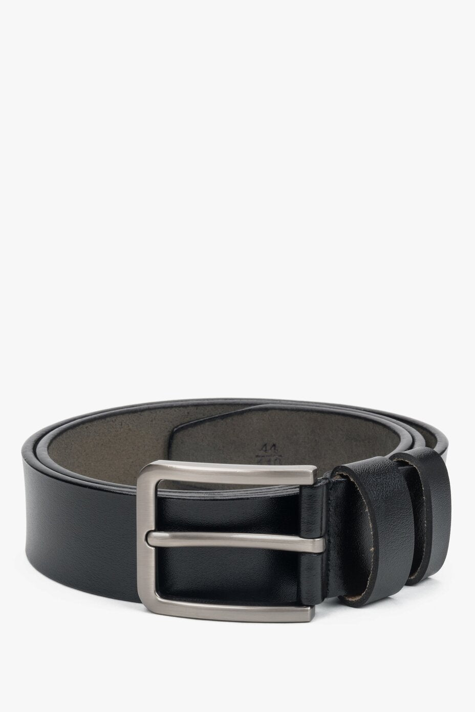 Stylish black men's belt by estro, crafted from high-quality genuine leather and featuring a classic silver buckle.