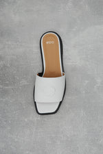 Women's White Leather Flat Sandals Estro ER00115108