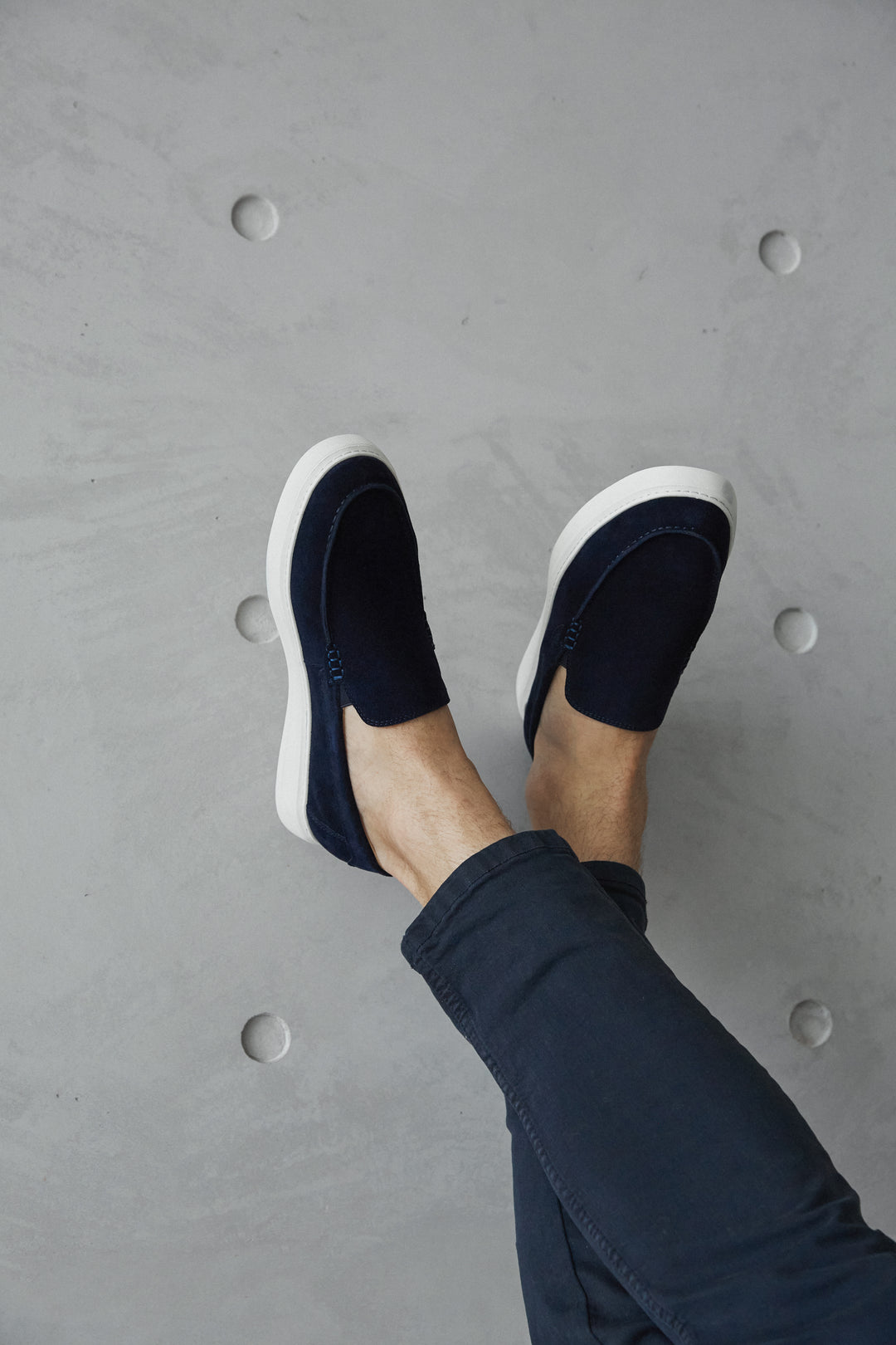 Navy blue men's velvet loafers for fall - presentation on a model.