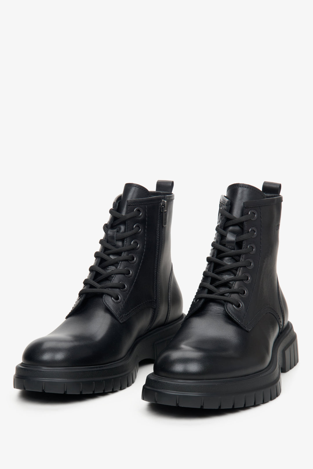 Men's black, leather Estro ankle boots - close-up on the toe and decorative lacing.