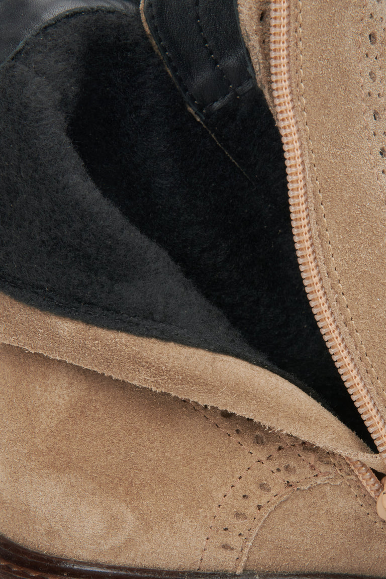 Brown velour women's ankle boots Estro - close-up of the felt lining.