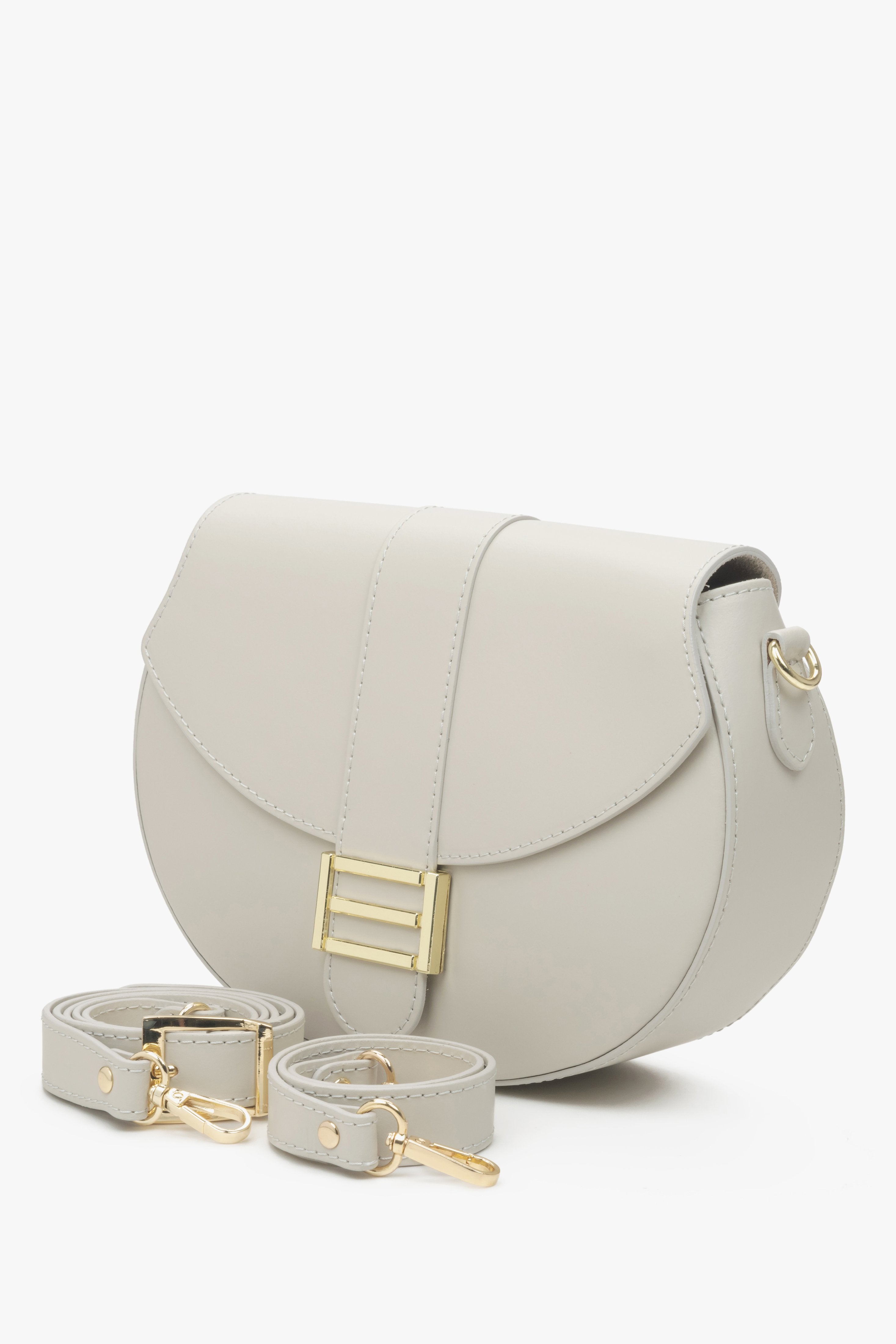 Medium-sized women's milky-beige leather handbag with a golden clasp.