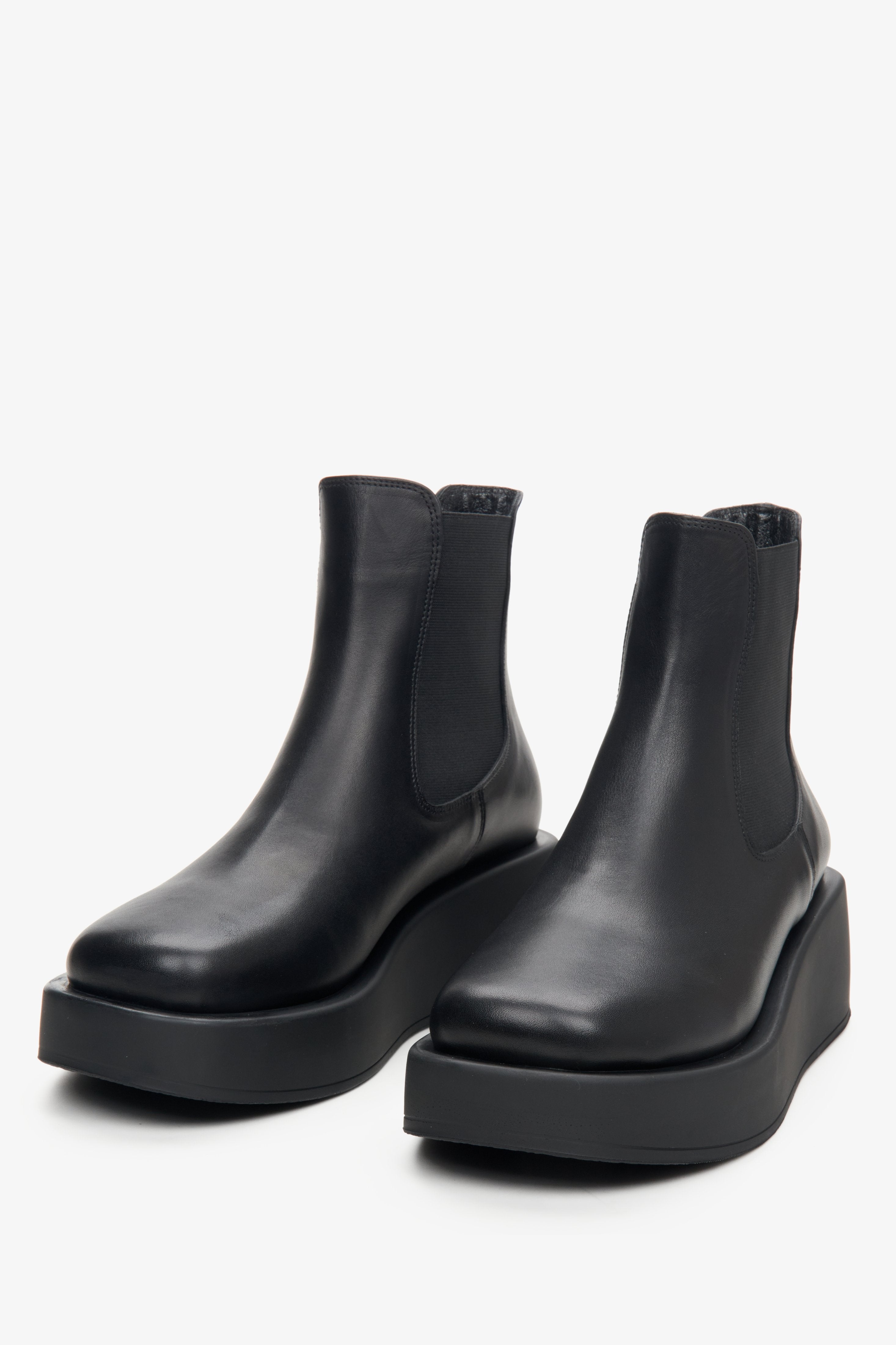 Women's black leather platform boots by Estro - close-up on the toe.