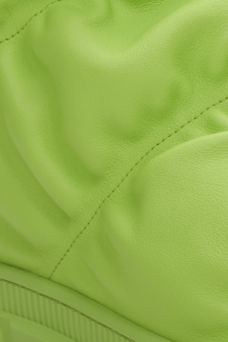 Green fur lined snow boots Estro - a close-up on details.