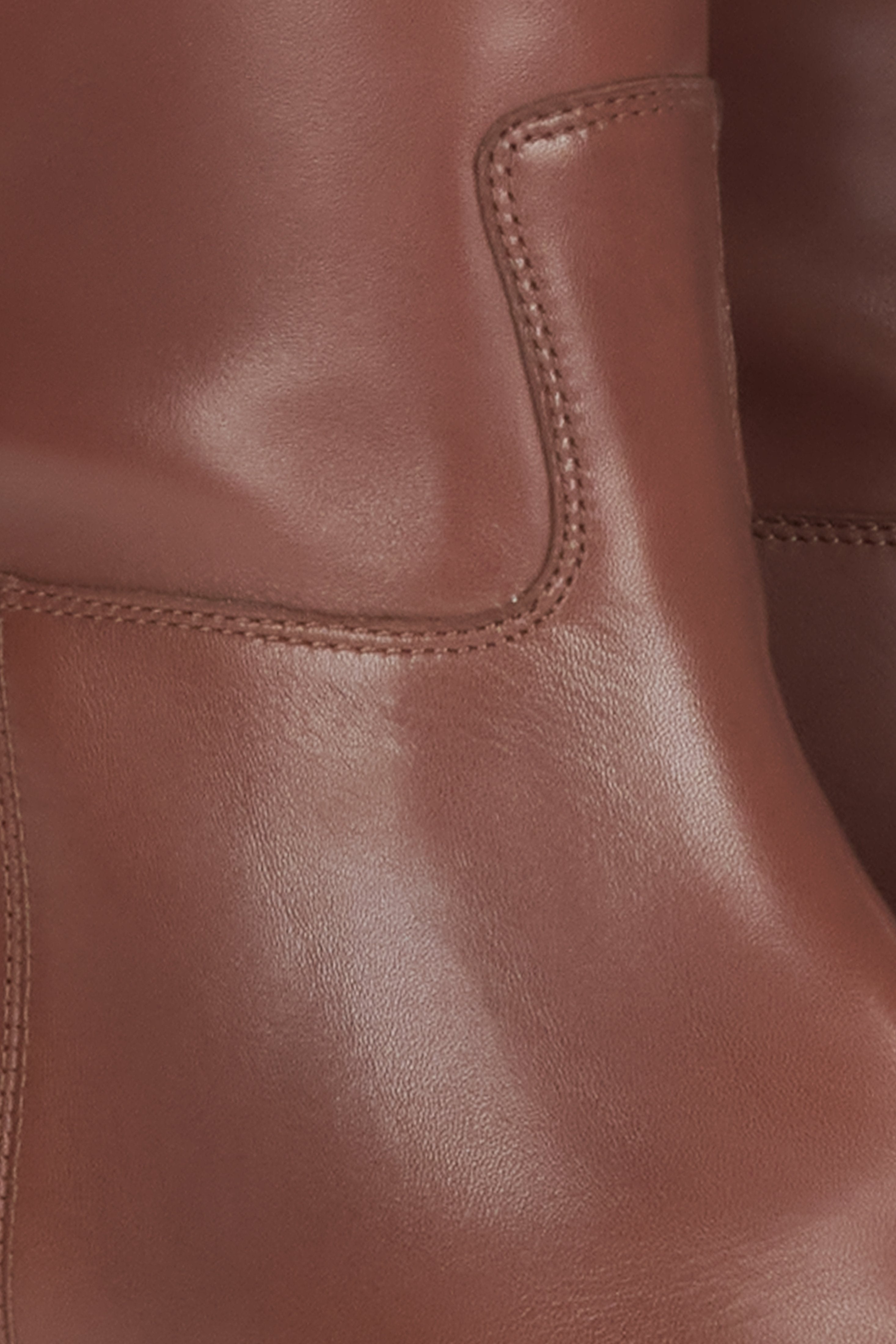 Wide shaft and genuine leather, women's brown boots Estro - close-up of the details.