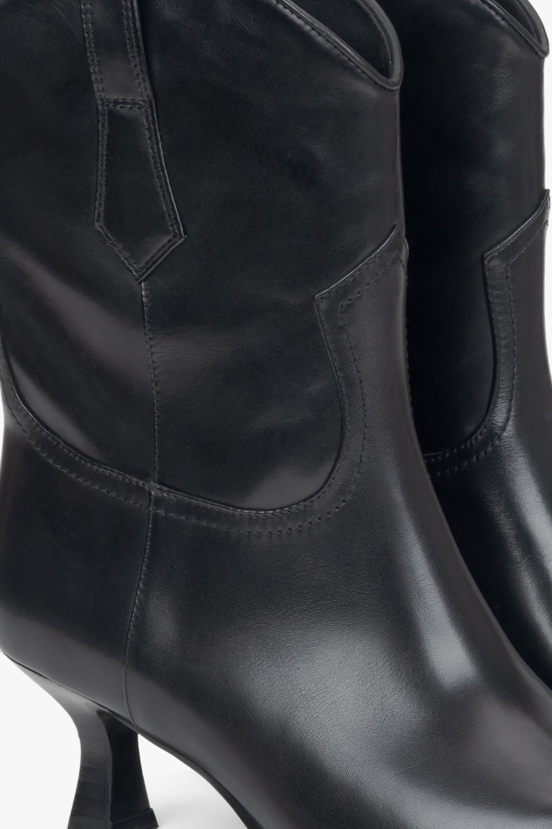 Black leather ankle boots for women by Estro - close-up of the details.