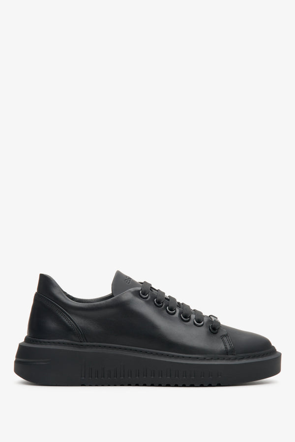 Women's Black Low Top Leather Sneakers Estro ER00112372.