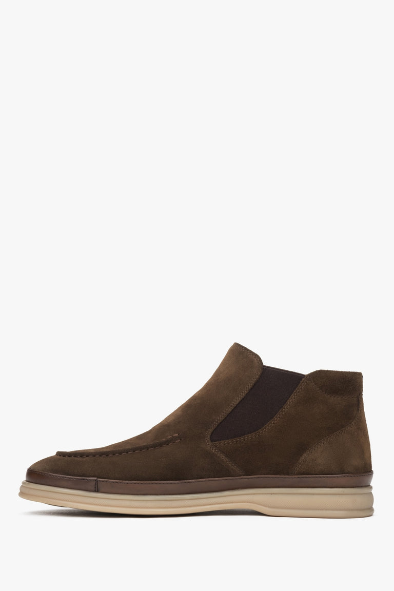 Estro dark brown men's slip-on chelsea  boots made of natural velour – side profile.