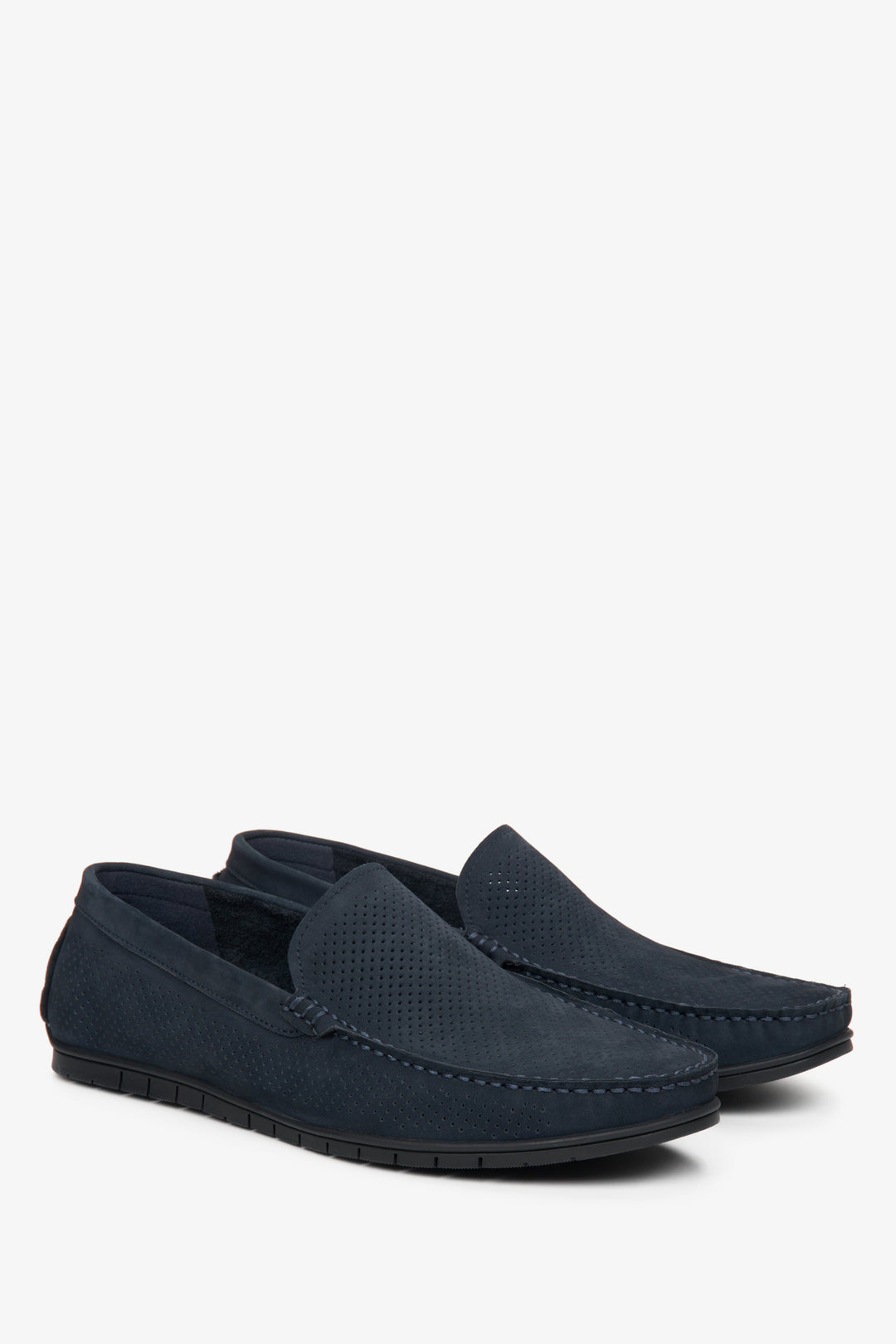 Estro men's navy blue loafers for fall and spring, with perforation - presentation of the toe and side seam of the shoes.
