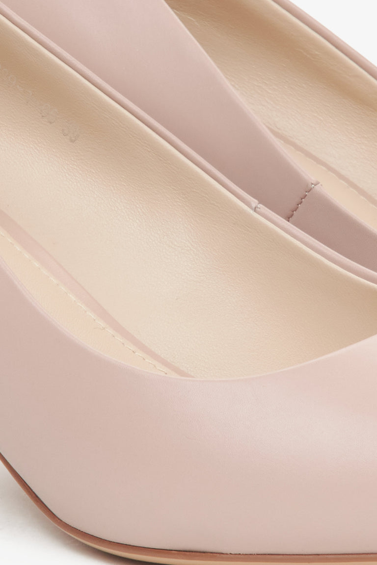 Beige women's pumps on heels by Estro - close-up of details.