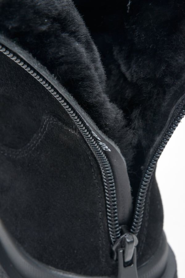 Women's winter ankle boots in black velour Estro - presentation of warm lining.