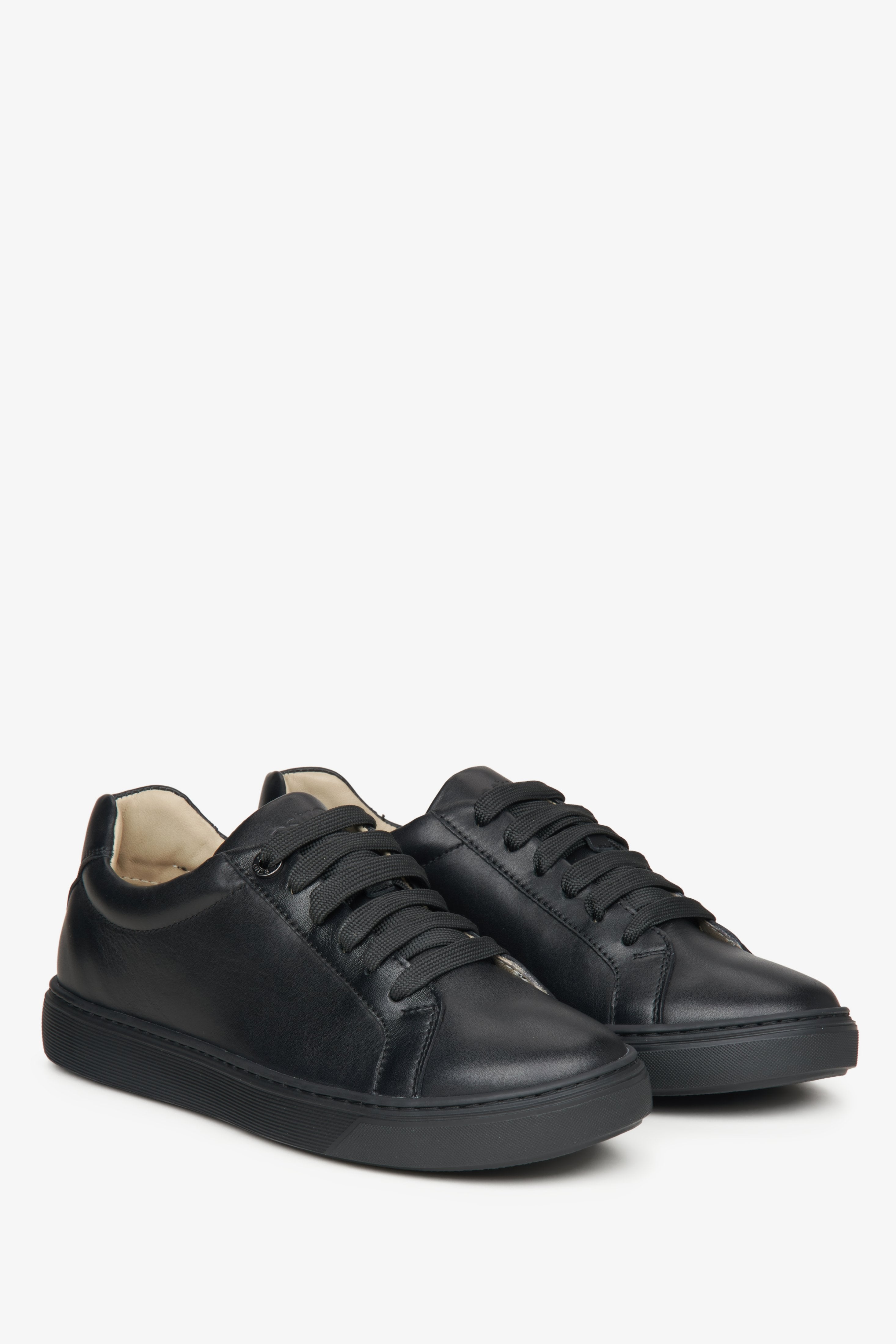 Estro women's black sneakers made of Italian genuine leather.