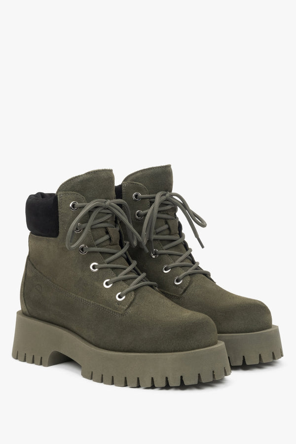 Dark green lace-up women's ankle boots by Estro made of natural velour.