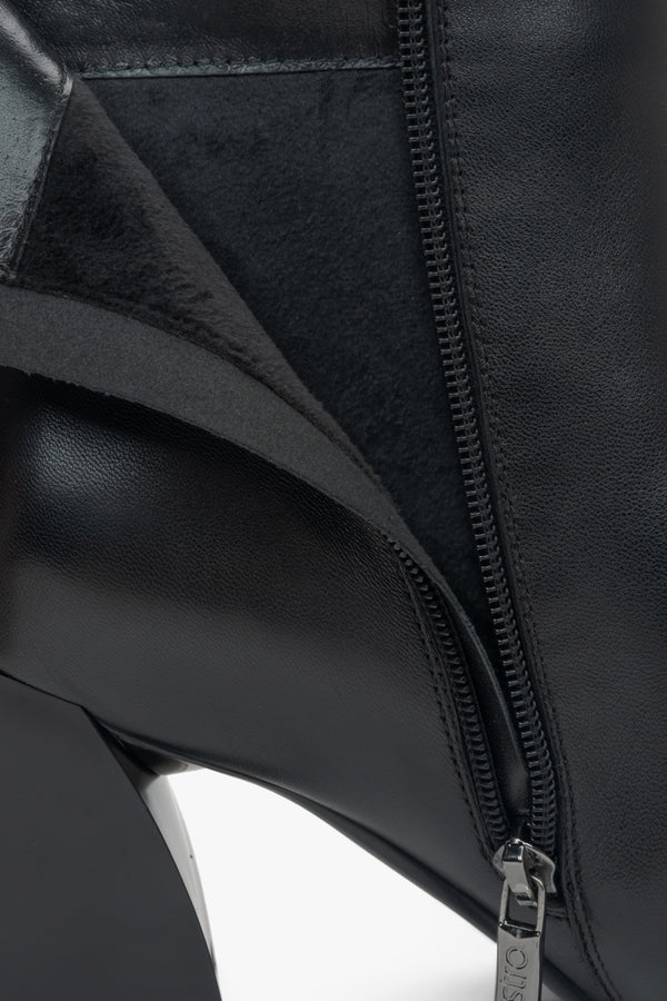 Black leather women's ankle boots with a pointed toe and heel by Estro - close-up of the interior of the model.