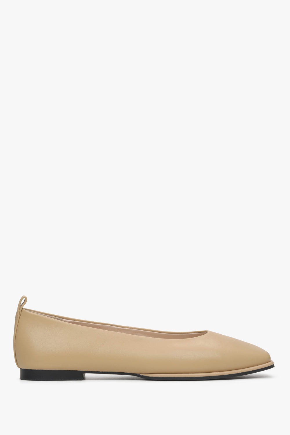 Women's Beige Leather Ballet Flats Estro ER00115273.