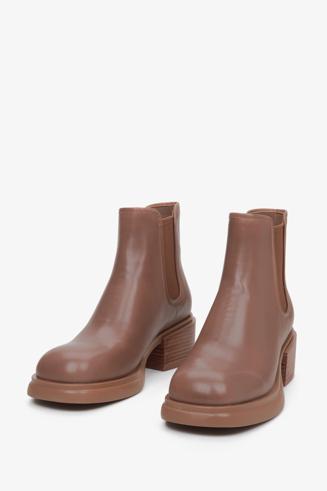Women's brown ankle boots on a sturdy block heel Estro.