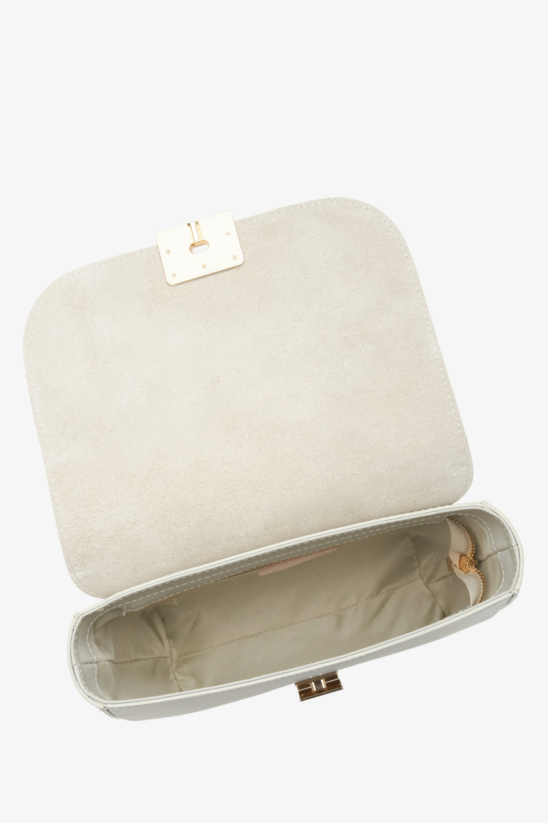  Estro milky-beige crescent-shaped handbag made of Italian genuine leather - close-up on the interior of the model.