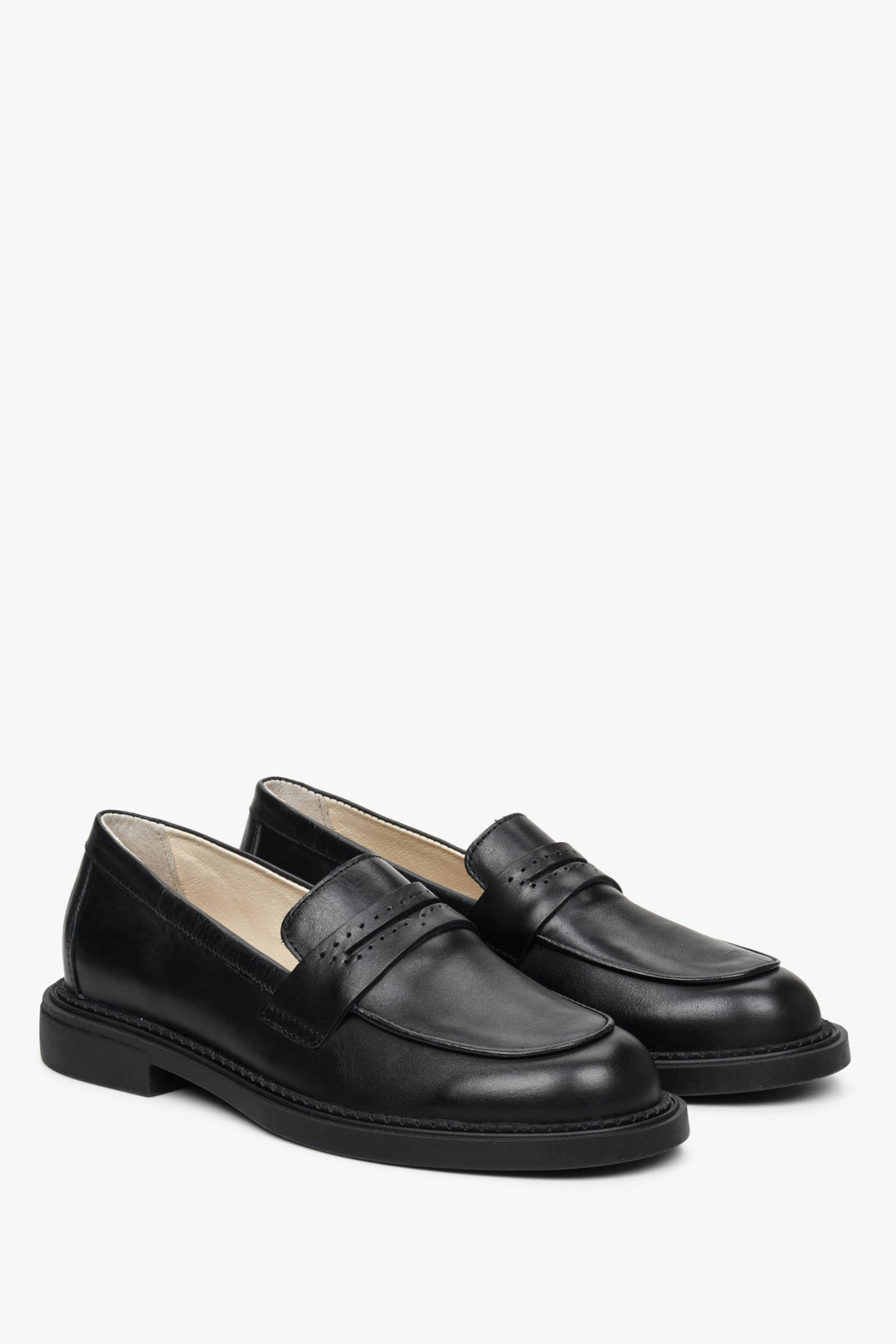 Women's black leather loafers for spring Estro.