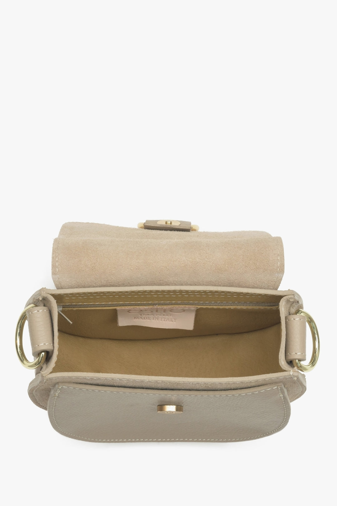 Women's beige shoulder bag by Estro handmade in Italy - close up on the lining.