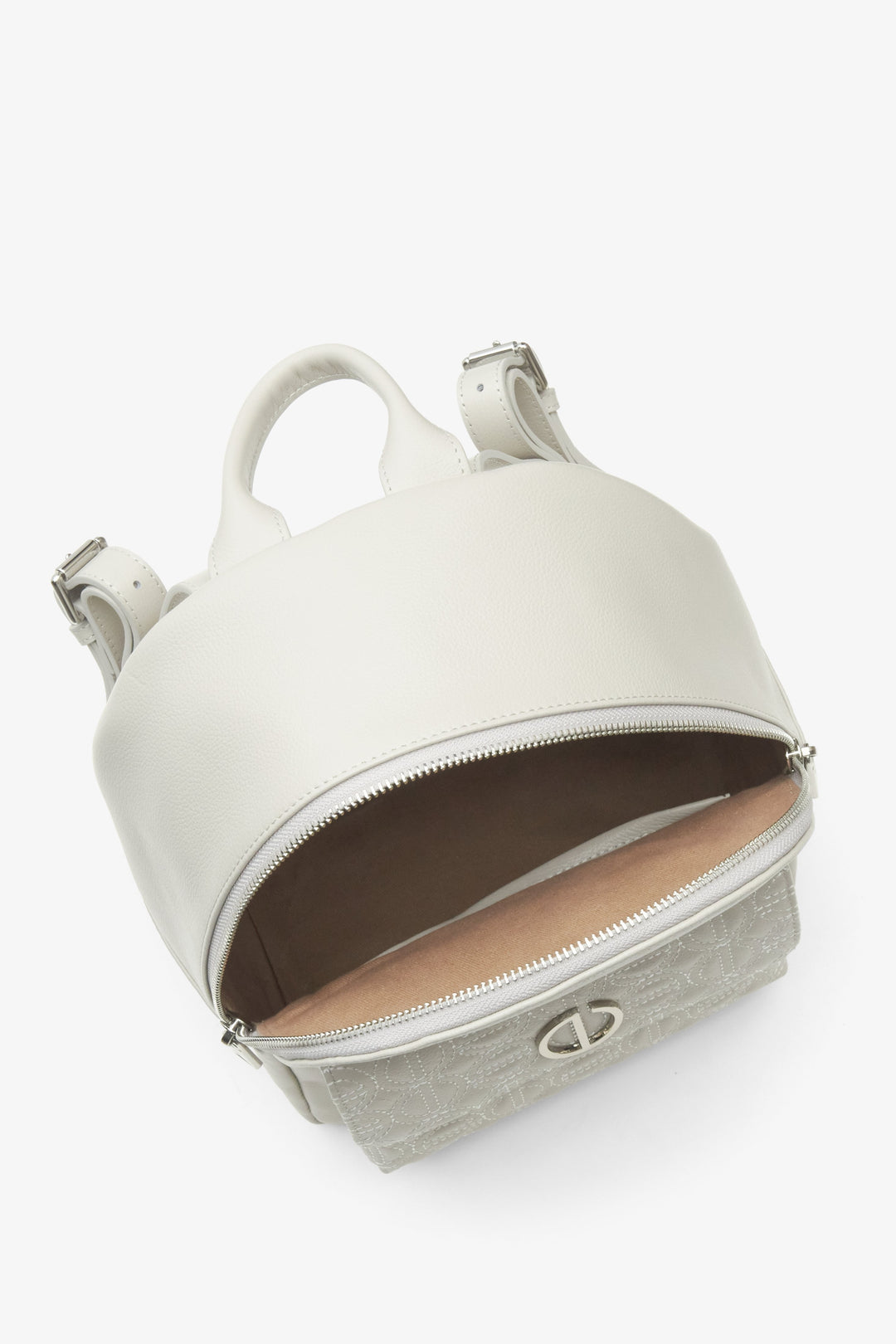 Light grey leather Estro backpack - close-up on the interior of the model