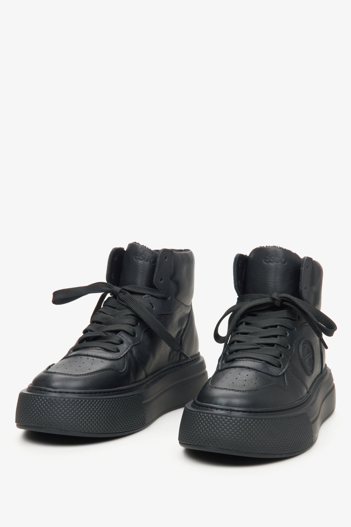 Women's high black sneakers Estro made of genuine leather - presentation of the model from the front.