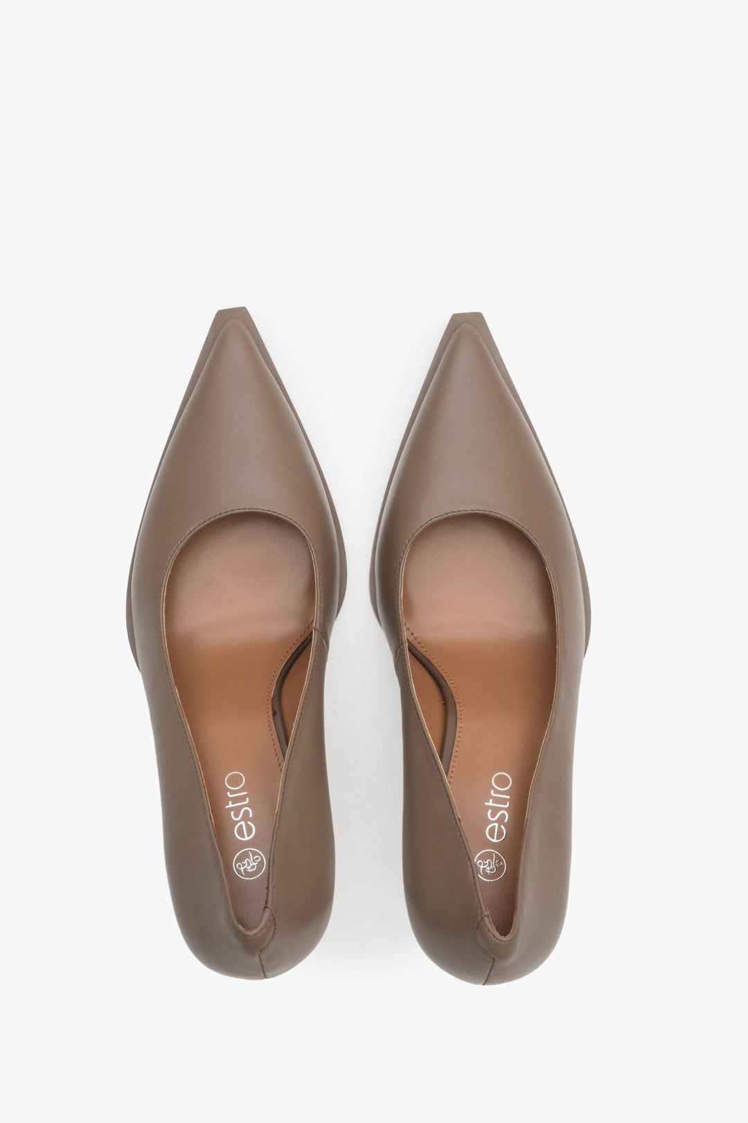 Women's brown pointed-toe pumps made of genuine leather by Estro - top view presentation of the model.