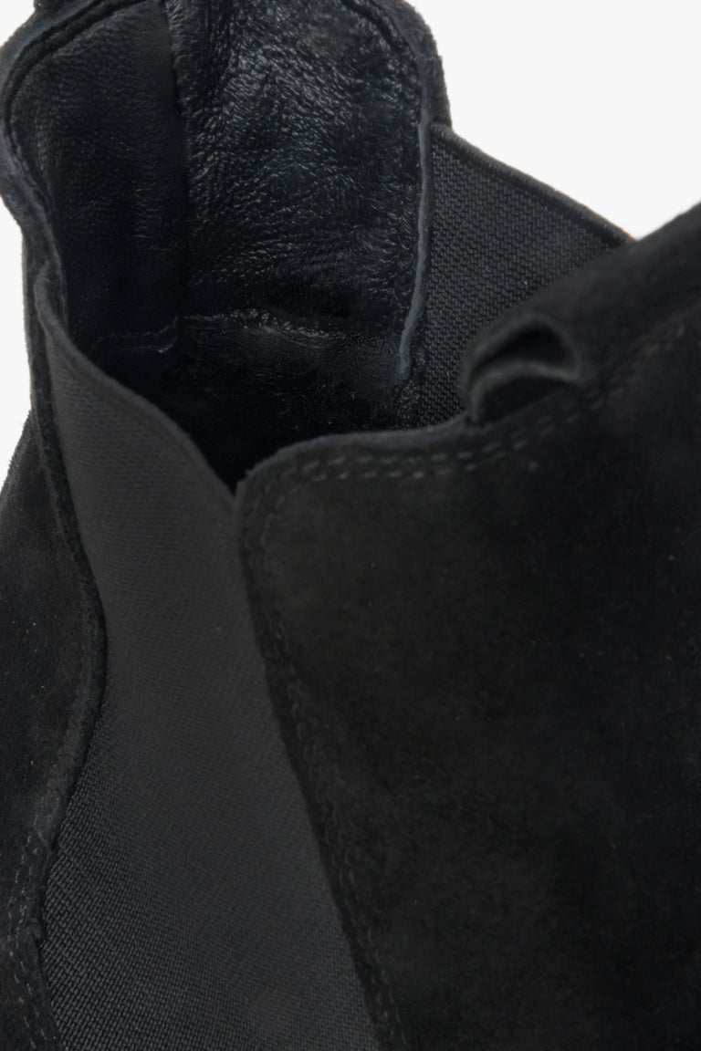 Women's black suede Chelsea boots Estro - a close-up on details.