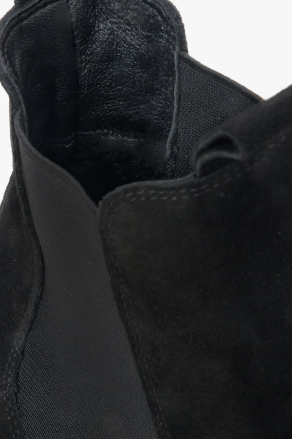 Women's black suede Chelsea boots Estro - a close-up on details.