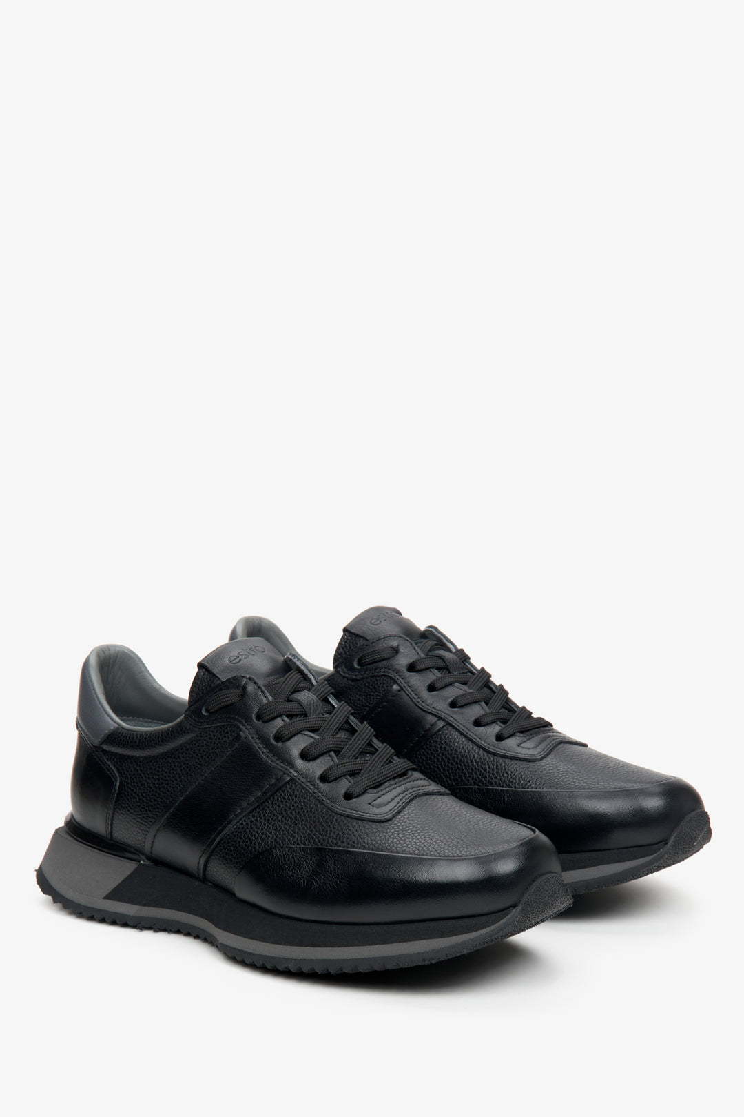 Men's athletic sneakers in black with lacing.