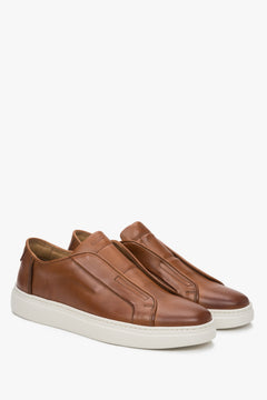 Comfortable brown men's sneakers by Estro, made of Italian genuine leather, set on a flexible sole.